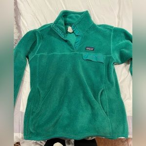 Green Patagonia pull over
